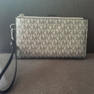 Michael Kors large wristlet